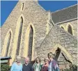  ?? ?? SOUND EXPERIENCE: Port Alfred residents Richard and Margie Laing with Bronwyn Allan, Sue Gordon and Pen Schultz outside Christ Church