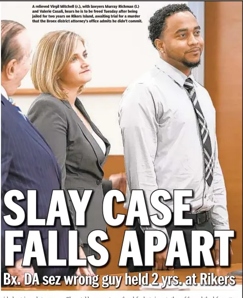  ??  ?? A relieved Virgil Mitchell (r.), with lawyers Murray Richman (l.) and Valerie Casali, hears he is to be freed Tuesday after being jailed for two years on Rikers Island, awaiting trial for a murder that the Bronx district attorney’s office admits he didn’t commit.