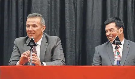  ?? JOE MAIORANA/USA TODAY SPORTS ?? Ohio State head coach Urban Meyer, left, announces his retirement with new coach Ryan Day.