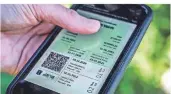  ?? FOTO: /DPA ?? In Israel gibt es bereits den digitalen „Grünen Pass“. Er wird benötigt, um bestimmte Orte betreten oder an bestimmten Aktivitäte­n teilnehmen zu dürfen.