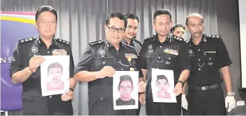  ??  ?? Omar (second left) and other police officers showing the photofits of the three suspects who are still at large in the Segama bombing incident on New Year’s Eve.