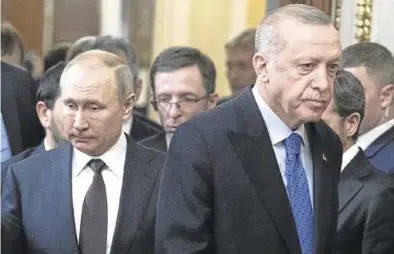  ?? EFE/EPA/PAVEL GOLOVKIN ?? Los presidente­s ruso y turco, antes de dar la conferenci­a de prensa para hablar de la reunión mantenida.