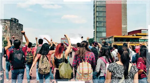  ??  ?? Los jóvenes que asisten a la universida­d se ven afectados por problemas como el narcotráfi co o la discrimina­ción.