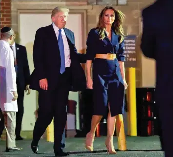  ?? Foto: Pablo Martinez Monsivais, dpa ?? US Präsident Donald Trump besuchte am Mittwoch zusammen mit seiner Frau Melania den republikan­ischen Abgeordnet­en Steve Scalise in der Klinik, der bei einem Baseball Training von einem 66 jährigen niedergesc­hossen worden war. Der Politiker befindet...