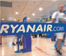  ?? FOTO: AFP ?? In mehreren europäisch­en Ländern sind Passagiere vom Pilotenstr­eik bei Ryanair betroffen.