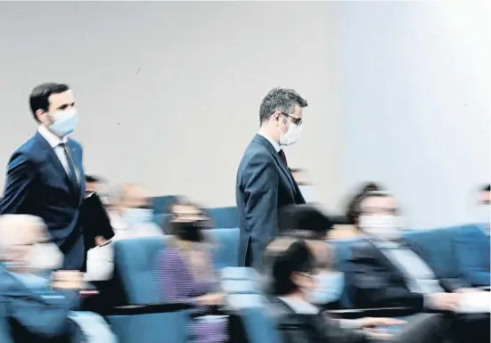  ??  ?? El ministro de la Presidenci­a, Félix Bolaños, se dirige a la tribuna de la sala de prensa en la Moncloa el pasado martes