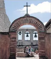  ?? Jay L. Clendenin Los Angeles Times ?? A COUPLE RELAX while visiting Mission San Juan Capistrano, one of 21 found throughout California.