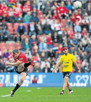  ?? /Gallo Images ?? Winner: Ruan Combrinck sends the ball off on its journey between the posts to put the Lions into the Super Rugby semifinals.