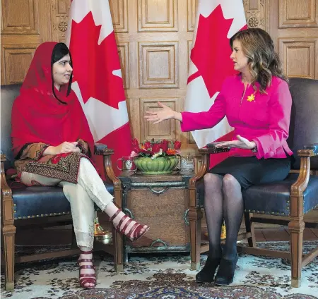  ?? ADRIAN WYLD / THE CANADIAN PRESS ?? Interim Conservati­ve leader Rona Ambrose speaks with Pakistani activist Malala Yousafzai during her visit to Parliament Hill on Wednesday.