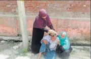  ?? HTPHOTO ?? File photo of relatives consoling the father of 8yearold boy killed in celebrator­y firing in Kasganj in May this year.