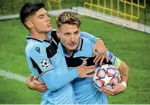  ?? (Getty Images) ?? A segno
Ciro Immobile trasforma il rigore del pareggio