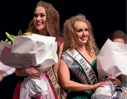  ?? PHOTO: MURRAY WILSON/FAIRFAX NZ ?? The newly crowned Miss Teen Manawatu Hannah Sowman, left, and Miss Manawatu Michelle Feldberg.