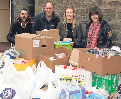  ??  ?? STAFF and shoppers fro0 the Albert Street branch of Boots chipped in to donate hundreds of pounds of goods to Dundee Foodbank just in ti0e for Christ0as.
The branch and in-store co00unity hub have been accepting donations of food and toiletries fro0...