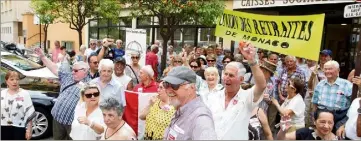  ??  ?? L’Union des retraités de Monaco mobilisée devant les caisses sociales en juin .