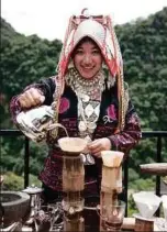  ??  ?? Akha women demonstrat­ing how coffee is produced, the traditiona­l way.