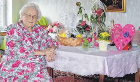  ?? FOTO: ANITA METZLER-MIKUTEIT ?? Rosemarie Steuck ist 95 Jahre alt und lebt zufrieden in Fulgenstad­t.