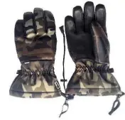  ??  ?? La proposta neve della storica Restelli Guanti di Milano è in tessuto stampo camouflage 100% idrorepell­ente con fodera Primaloft e inserto di Hypora, 125 €