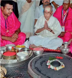  ?? — PTI ?? President Pranab Mukherjee prays at the Baba Baidyanath Dham Temple in Deoghar, Jharkhand, on Sunday.