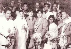  ?? IANS/Instagram ?? KARISHMA Kapoor posted a rare photograph on Instagram of legendary celebritie­s. The photograph featured Raj Kapoor, Lata Mangeshkar, Nargis and Shashi Kapoor. It was taken during the premiere of the film, Awara. |