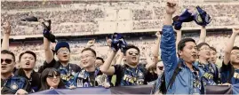  ?? ANSA ?? Supporter globali Un gruppo di tifosi asiatici dell’Inter acquisita dal gruppo cinese Suning