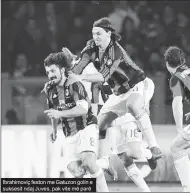  ??  ?? Ibrahimovi­ç feston me Gatuzon golin e suksesit ndaj Juves, pak vite më parë