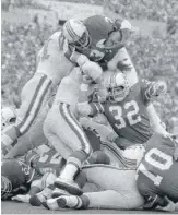  ?? DAVID TENENBAUM/AP ?? The Patriots’ Sam Cunningham (39, carrying ball) leaps over the goal line for a TD against the Philadelph­ia Eagles in an Oct. 8, 1978, game.