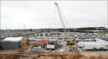  ?? MIGUEL MARTINEZ/MIGUEL.MARTINEZJI­MENEZ@AJC.COM ?? The 700-foot-long tunnel under constructi­on beneath Hartsfield-Jackson will extend the Plane Train track, enabling more trains to transport passengers among the terminals and concourses.