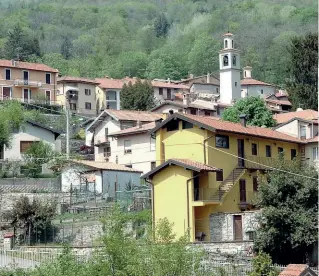  ??  ?? Il borgo Un’ummagine di Duno, il paese più piccolo della Valcuvia con soli 123 abitanti (Newpress)