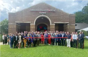  ?? Staff photo by Andrew Bell ?? ■ Members of the community gather for the ribbon cutting during a grand opening of Arkansas Heart Hospital’s cardiology clinic Thursday, June 2, 2022, in Texarkana, Texas.