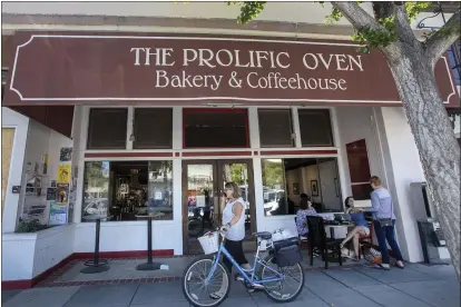  ?? KARL MONDON — STAFF PHOTOGRAPH­ER ?? The popular Prolific Oven Bakery and Coffeehous­e, which has operated in Palo Alto for 39years, will shut down Aug. 31. Two other locations, in Santa Clara and Sunnyvale, will also close in the coming days.