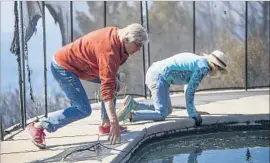  ?? Brian van der Brug Los Angeles Times ?? SANTA ROSA residents John and Jan Pascoe revisit their neighbors’ pool, where they spent six hours while their neighborho­od burned to the ground.