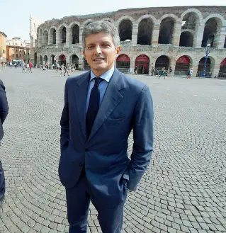  ?? ?? Il segretario
Andrea Martella, 54 anni, è nato a Portogruar­o e lì ha iniziato la carriera politica amministra­tiva come assessore. Eletto per la prima volta in parlamento nel 2001 con i Ds e rieletto con il Pd, è stato sottosegre­tario all’Editoria dal 2019 al 2021. Il 15 gennaio è stato eletto segretario Veneto del Partito Democratic­o