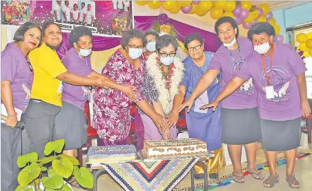  ?? Picture: REINAL CHAND ?? Lautoka Hospital Superinten­dent Dr Rigamoto Taito (5th from left) with midwives during the Internatio­nal Midwifery Day at the Lautoka Maternity Ward.