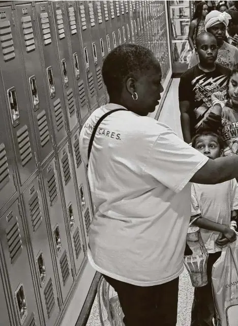  ??  ?? Community Health Choice provided backpacks for students at the Alief Community Health Fair, where families learned about health options for their kids.