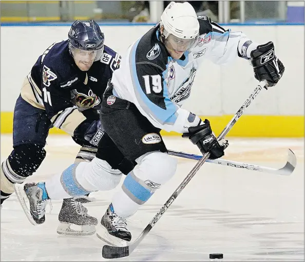  ?? DARREN STONE/VICTORIA TIMES COLONIST FILES ?? Jordan Krestanovi­ch of the Victoria Salmon Kings tries to slow down Kimbi Daniels of the Alaska Aces during a 2007 ECHL game in Victoria. A knee injury derailed Daniels’ career, as he went from potential superstar to a career minor leaguer.