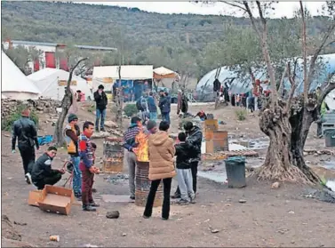 ??  ?? ILUSIÓN. Miles de personas de los campos de refugiados verán el Clásico en Grecia gracias a LaLiga.
