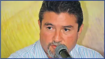  ??  ?? El alcalde Edgar Hernández, no vive su realidad, y se cree ejemplo de trabajo a seguir