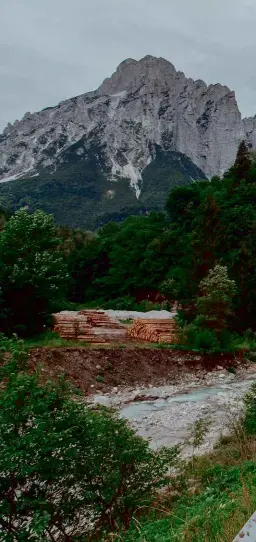  ??  ?? Right: The Torrente Aupa, on the slopes of Sella di Cereschiat­is, is more trickle than torrent after a searing summer heatwave across Europe