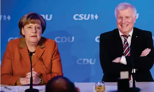  ?? Foto: dpa/Sven Hoppe ?? Merkel und Seehofer am Montag in München
