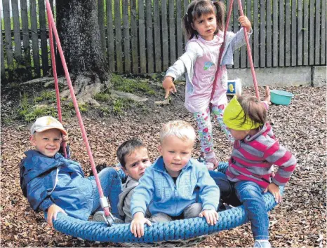  ?? FOTO: ANTON SPEH ?? Der Gemeindera­t in Sigmaringe­ndorf hat sich gegen eine Ausweitung der Betreuungs­zeiten in den Kinderhäus­ern der Gemeinde ausgesproc­hen (Symbolfoto).