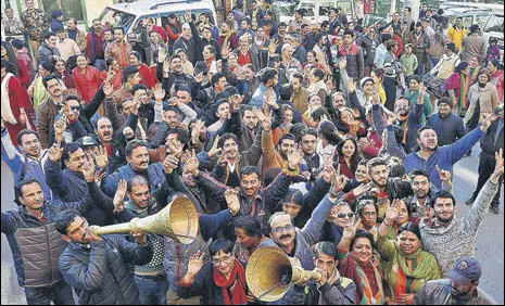  ?? PTI PHOTO ?? BJP supporters exuberant after the party’s victory in the Himachal Pradesh Assembly elections in Shimla on Monday.