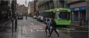  ?? Pictures: Colin Mearns ?? The bus lane on Glassford Street