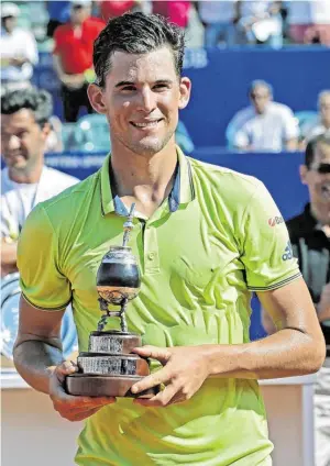  ?? BILD: SN/APA/AFP ?? Thiem gewinnt – Federer fasziniert Dominic Thiem freute sich über seine 9. ATP-Siegertrop­häe.