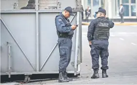  ??  ?? La Policía Federal es la institució­n que más ha invertido en servicios telefónico­s.