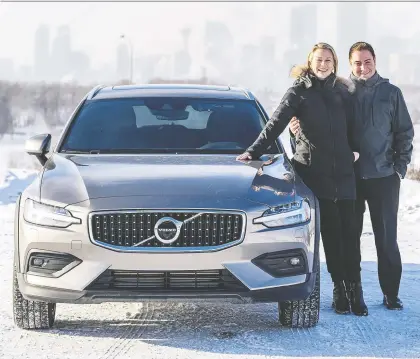  ?? AZIN GHAFFARI ?? Mike Kwiatkowsk­i and Rachael Tweedy tested the 2020 Volvo V60 Cross Country. It has “great cargo-carrying capability,” he says.