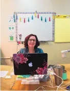  ?? COURTESY OF COLE FOSTER ?? Third grade teacher Meghan Foster calls her in-person students “roomies”and virtual students “zoomies” to unify her class.