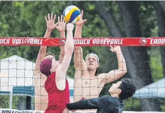  ?? BOB TYMCZYSZYN
THE ST. CATHARINES STANDARD ?? Nearly 100 competitor­s took part in the fifth annual Serves for Nerves volleyball tournament at Lakeside Park in Port Dalhousie which raises money for the MS Society.