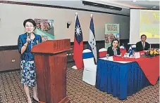  ?? FOTO: EL HERALDO ?? La embajadora de la República de China Taiwán, Ingrid Hsing, invitó a los estudiante­s hondureños a participar en el programa de becas.