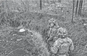  ?? BRENDAN HOFFMAN/NEW YORK TIMES ?? Ukrainian soldiers in a trench near the front lines last week in Avdiikva, Ukraine. If Russia opts for an invasion, Ukraine’s generals say, they would have no hope of repelling it without a major infusion of military help from the West.