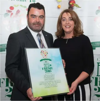  ??  ?? Jeremy and Irene Murphy of ‘Murphy’s Gala’ Kanturk collected the runner up award for ‘Best Bakery’ at Checkouts Best in Fresh which took place at The Shelbourne in Dublin.